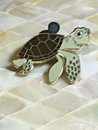 Authentic Walt Disney World Crush Finding Nemo Turtle Pin (error Ben) 29076