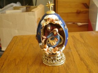 The Franklin Heirloom House Of Faberge Egg Figurine " The Nativity "