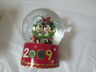Disney Store Snow Globe 2009 Mickey Mouse Minnie Christmas