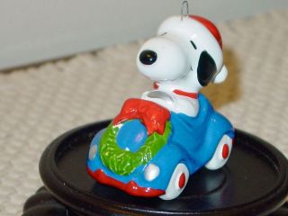 1965 Peanuts Snoopy Driving A Car With Wreath Ceramic Ornament - - U F S - - Japan