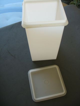 Tupperware 1314 White Tall Square Saltine Cracker Keeper Container W/lid
