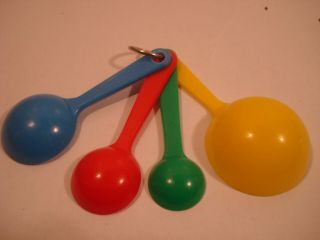 Vtg Set Plastic Round Nesting Measuring Spoons W/ring Kitchen USA Primary Colors 2