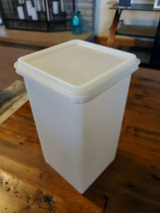 Vintage Tupperware White Square Saltine Cracker Keeper Container 1314