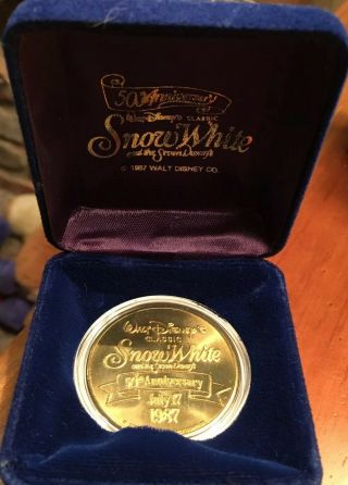 1987 Disney Snow White And The 7 Dwarfs 50th Anniversary Commemorative Coin /box