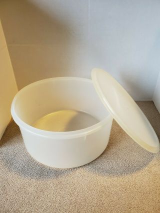 Tupperware 256 - 4 Large Container With Lid Seal Vintage Sheer 12 " Round Usa
