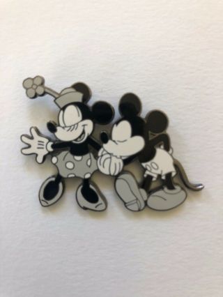 Disney Dlr Black & White Mickey Minnie Pin (ul:4943)
