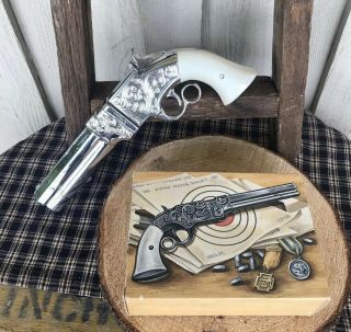 Volcanic Repeating Pistol Vintage Gun Collectable Wild Country Avon Cologne Box