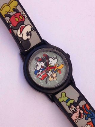 Disney Store Exclusive Mickey Minnie Donald Duck Goofy & Pluto Quartz Watch
