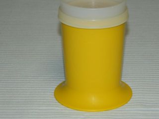 Vintage Tupperware Child ' s Yellow Sunburst Drinking Sippy Cup with Lid 3