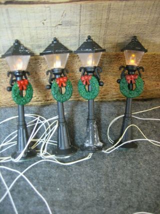Department 56 Village " Turn Of The Century Lampposts " Posts With Wreaths