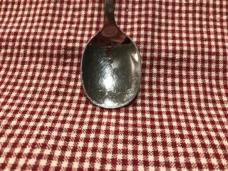 Vinatge Oneida Peter Rabbit Children ' s Spoon - Stainless - 4.  25 