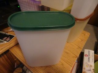 Tupperware - Modular Mate 9 3/4 Cup 4 Oval Canister 1614 W/green Seal - Euc