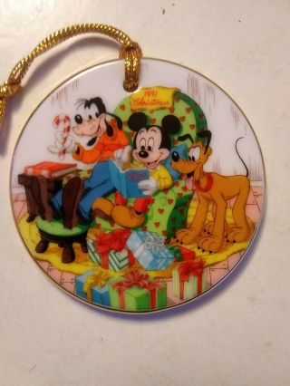 Christmas 1991 Walt Disney " The Night Before Christmas " Grolier Ornament Mickey
