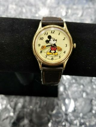 The Walt Disney Company Mickey Mouse Lorus Quartz V515 - 6000 Watch Japan