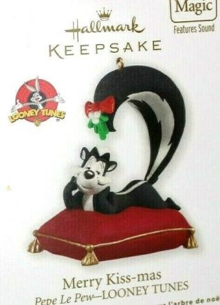 Hallmark 2012 Looney Tunes Ornament Merry Kiss - Mas,  Pepe Le Pew,  Magic Sound Mib