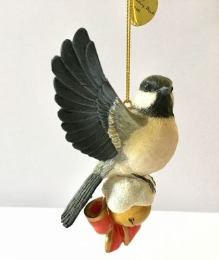 Danbury Chickadee Songbird Christmas Tree Ornament Bird Figurine Gold Tag