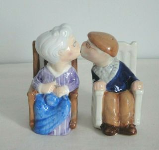 Magnetic Salt & Pepper Shakers Cute Old Couple Kissing In Rocking Chairs