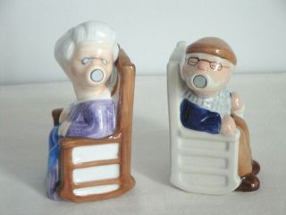 Magnetic Salt & Pepper Shakers Cute Old Couple Kissing In Rocking Chairs 2