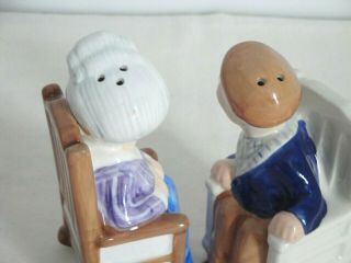 Magnetic Salt & Pepper Shakers Cute Old Couple Kissing In Rocking Chairs 3