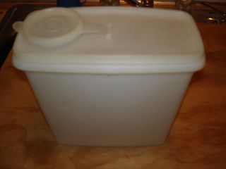 Tupperware 469 Store & Pour Cereal Container Sheer Spout Canister 13 Cup,