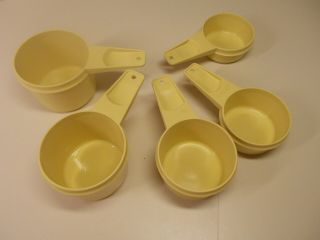 5pc Set Tupperware Measuring Cups Nesting Gold 3/4c - 2/3c - 1/2c - 1/3c - 1/4 Cusa