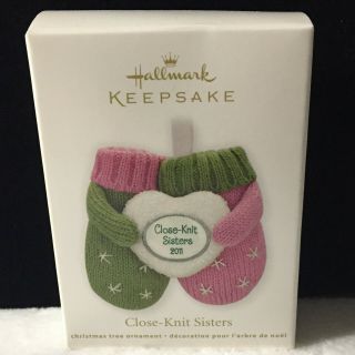 2011 Hallmark Keepsake Christmas Ornament Close Knit Sisters (small Defect)