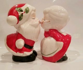 Vintage Lefton Christmas Kissing Santa And Mrs Claus Salt And Pepper Shakers