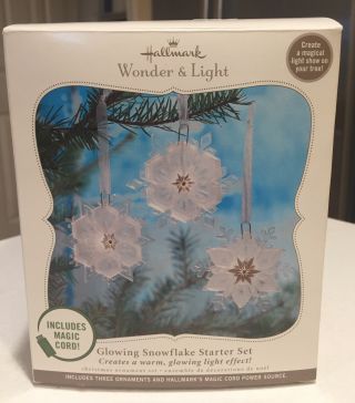 Hallmark Wonder And Light Three Glowing Snowflake Starter Set With Magic Cord