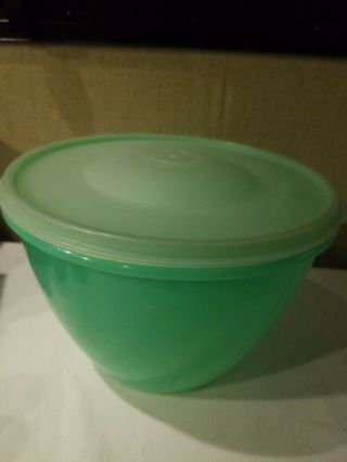 Vintage Tupperware Crisp It Jadeite Green 679 Bowl With Lid Lettuce Keeper