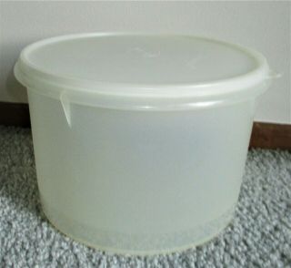 Tupperware Classic Round Storage Canister 267 & Seal 20 Cups