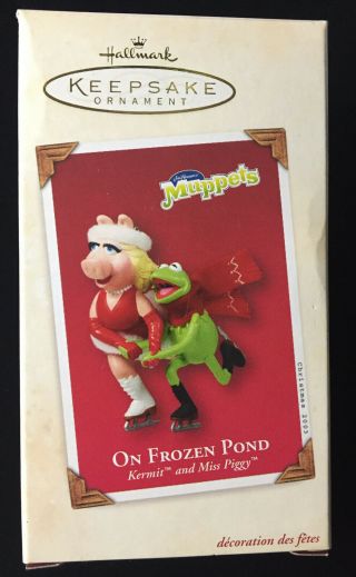 2003 Hallmark Keepsake Ornament On Frozen Pond Kermit Miss Piggy Muppets Skating