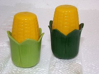 Corn Cob Mid Century Retro 50’s Mini Salt And Pepper Plastic Shakers Royal Prod.