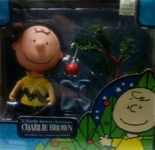 Charlie Brown Christmas W/ Pathetic Tree,  Ornament & Blanket 2007
