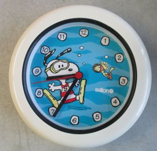 1966 United Feature Syndicate Salton Peanuts Snoopy Swimming Wall Clock Schulz