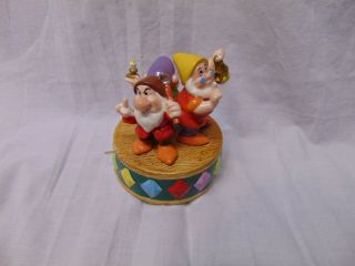 Schmid Walt Disney Snow White & Seven Dwarfs Musical Ceramic Figurine 5 "