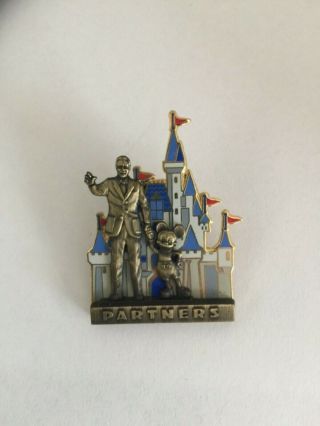 Wdw Partners Statue Pin 10848 (walt Disney And Mickey Mouse) In Front Of Castle