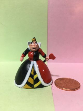 Queen Of Hearts Plastic Pvc Figure Disney Alice Wonderland Character Theme Park