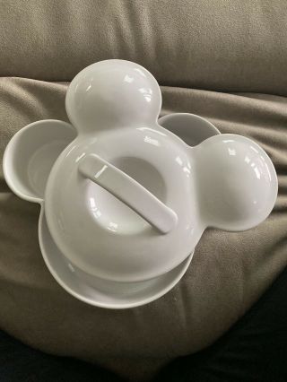 Disney Parks Gourmet Mickey Mouse Icon White Ceramic Baking Casserole Dish Lid