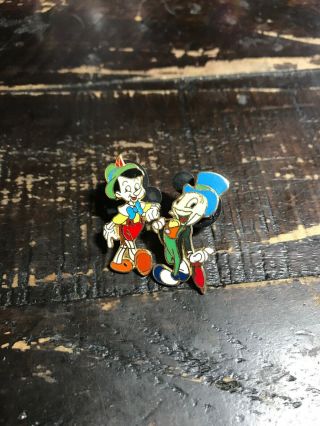 Disney Pin Wdw Jiminy Cricket Leaning On Umbrella Cloissone And Pinocchio Set
