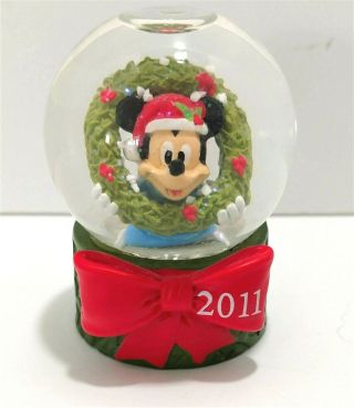 2011 Disney Collectible Mickey Mouse Christmas Wreath Miniature Snow Globe Jcp