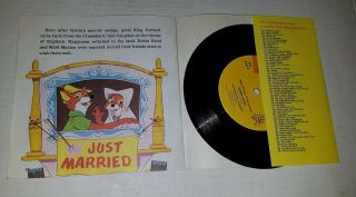 1973 Robin Hood 24 Page Read - Along Book & 33&1/3 RPM Record - Walt Disney Prods 2