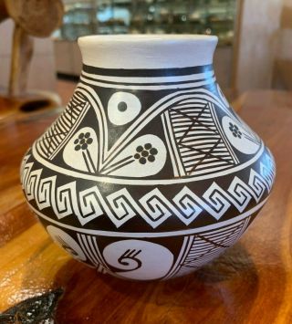 Hopi Pueblo Pottery By Helen Naha " Feather Woman " (1922 - 1993)
