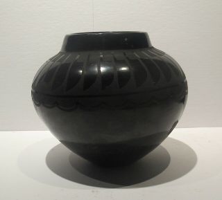 Russell Sanchez San Ildefonso Pueblo Pottery Feather Design Pot - 6 " X 7 "