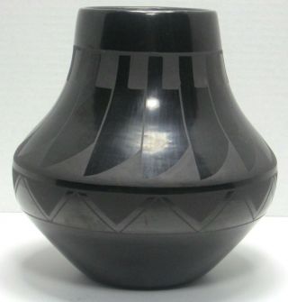 Martha APPLELEAF - San Ildefonso Pueblo - Black Pottery 2