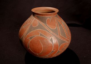 Mata Ortiz/casas Grandes Pottery Jar Signed E.  Ortiz 8 1/2 " X 8 3/4 "