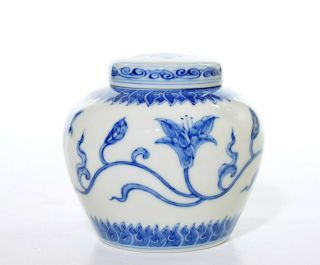 A Fine Chinese Blue And White Porcelain Jar