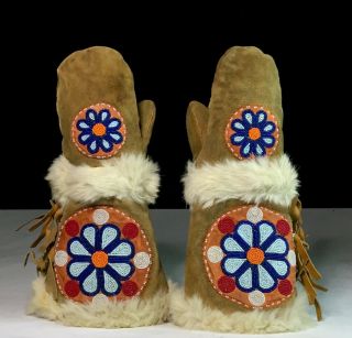Old Vtg Native American Cree Or Ojibway Indian Beaded Globes Gauntlets Beadwork