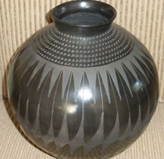 Mata Ortiz Black Pottery Vase Or Vessel By Nicolas Silveira 13 " H By 11 " W
