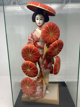 Vintage Japanese Hat Dance Geisha Doll In Glass Display Case On Wood Stand