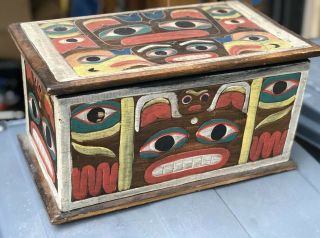 Neat Northwest Coast Indian / Inuit Style Carved Polychrome Wood Folk Art Box
